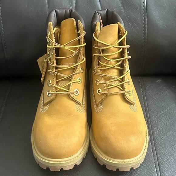 Timberland Waterproof 6" Boots
Boys' Grade School Size 4 - Picture 2 of 13